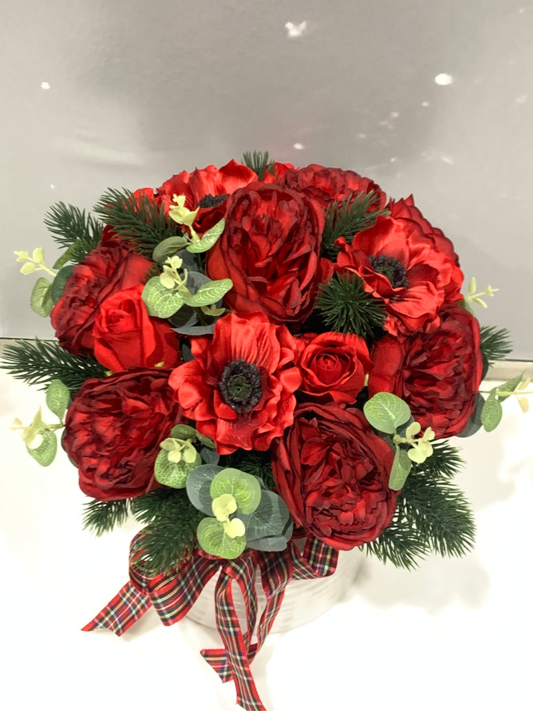 White potted vase SILK arrangement